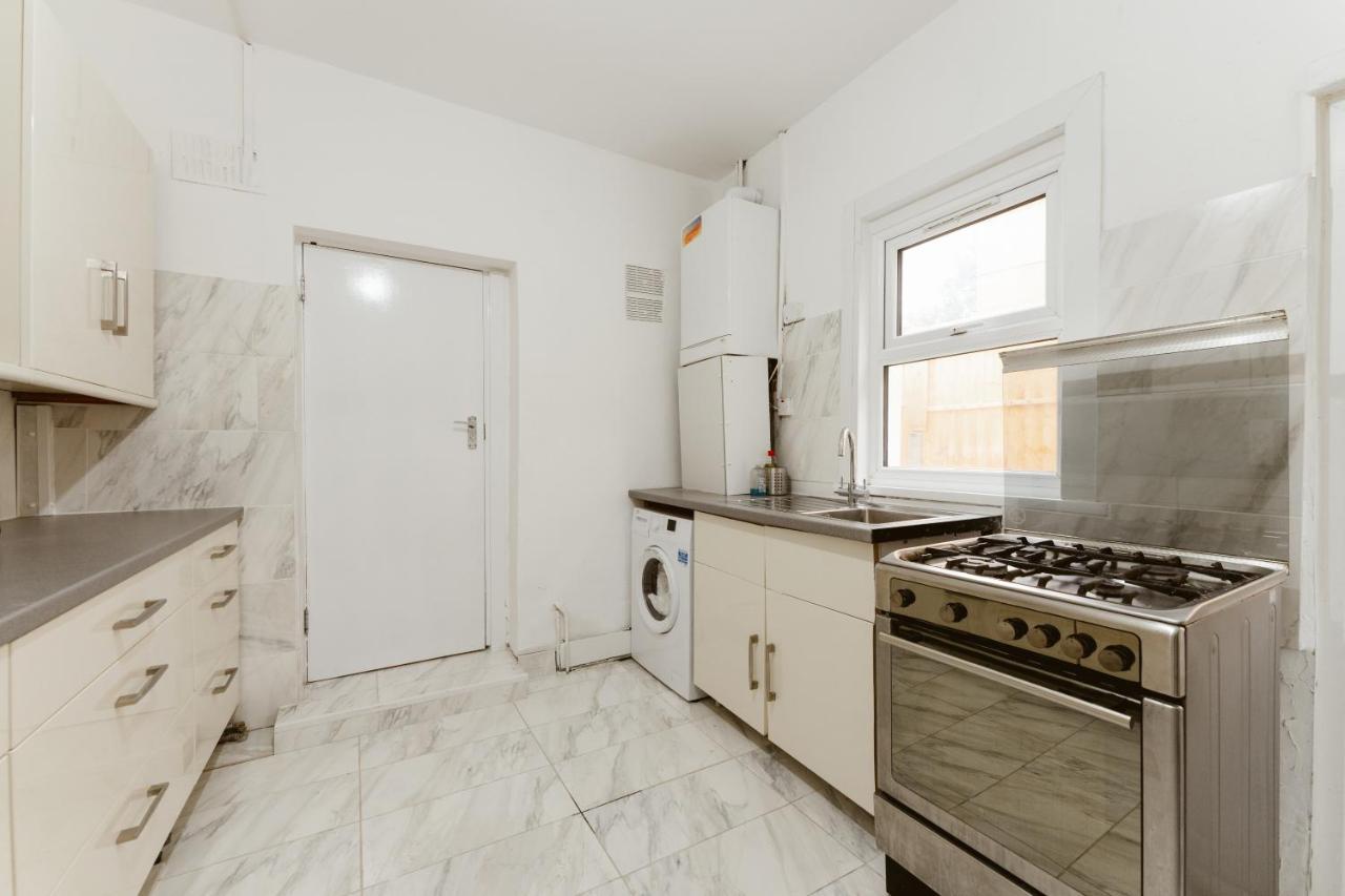 Great Rooms In Plaistow Лондон Экстерьер фото